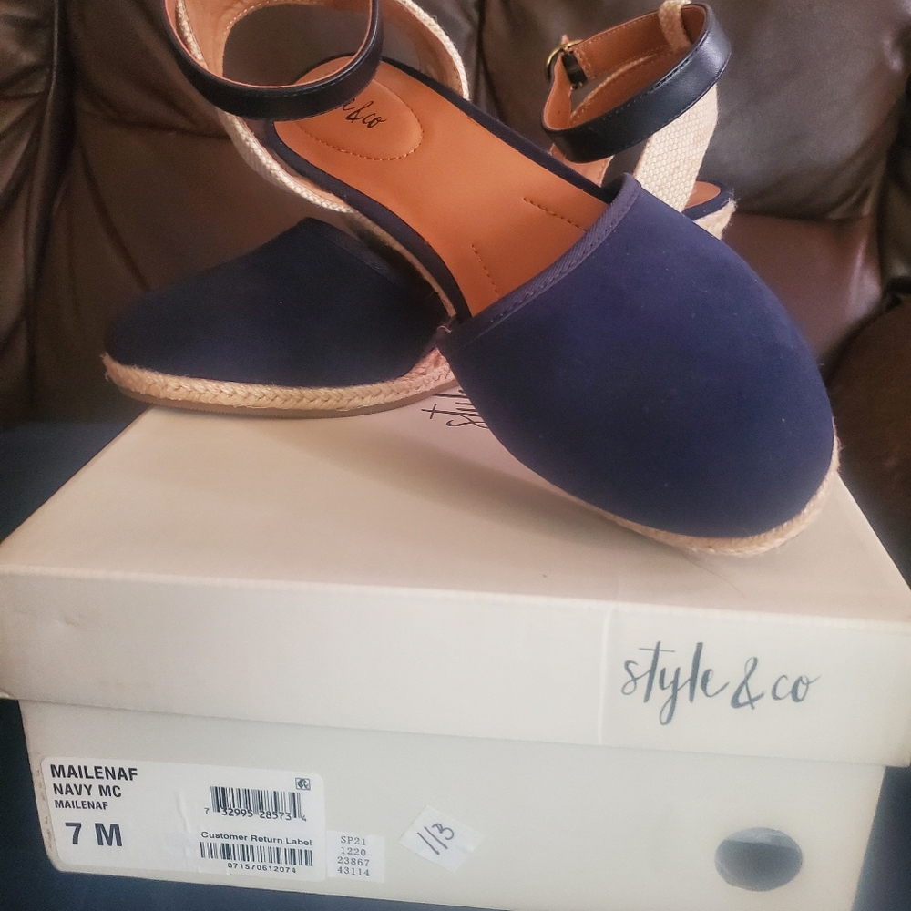 Espadrilles - Picture 2 of 3